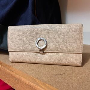 Pre-owned Bvlgari bifold long wallet in pink beige with a Bvlgari Bvlgari clip.